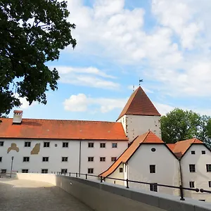 Mälzerei Auf Schloss Neuburg Am Gasthof